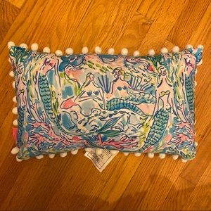 NWOT Lilly Pulitzer Throw Pillow. Indoor/outdoor